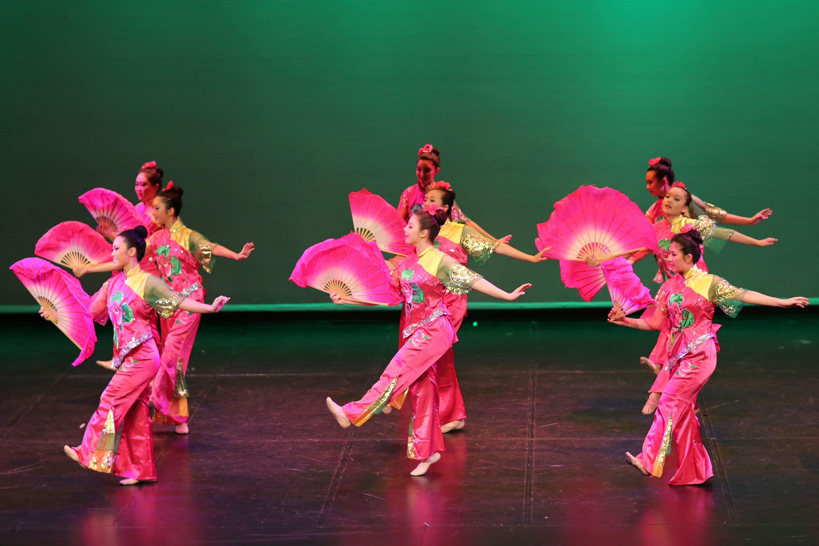 https://www.trends.sparkypost.in/public/uploads/images/newsimages/maannewsimage23102021_115552_Chinese-Fan-Dance.jpg
